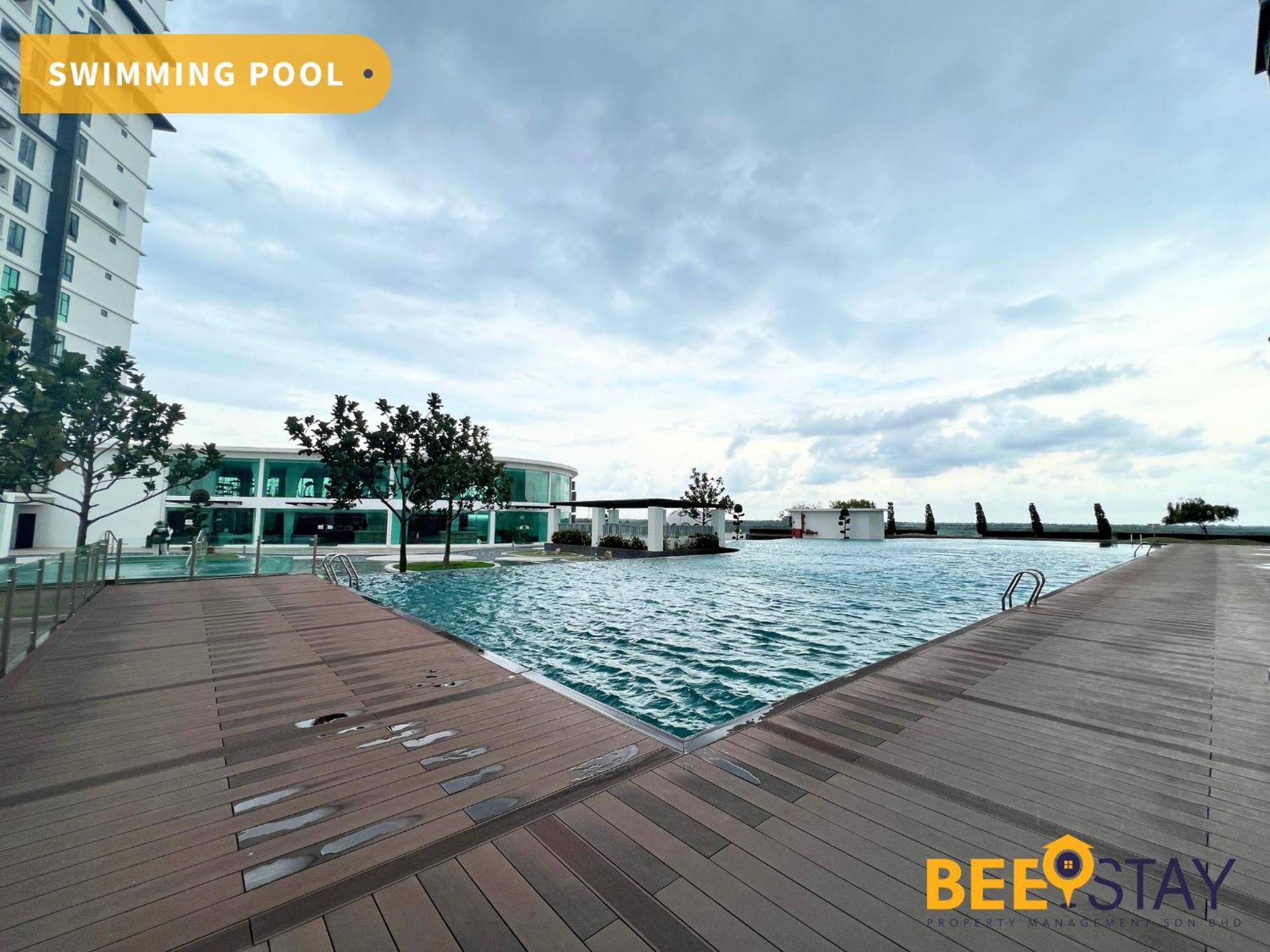 Apartment New Listing With Netflix Wifi Swimming Pool View