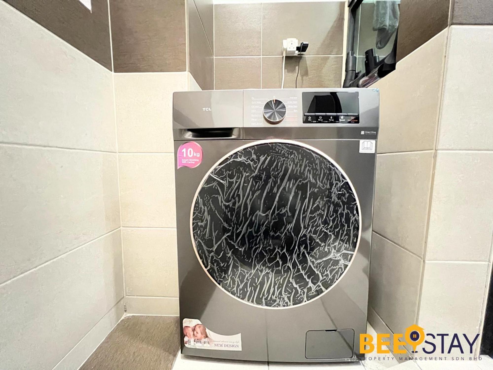 Apartment New Listing With Netflix Wifi Swimming Pool View *