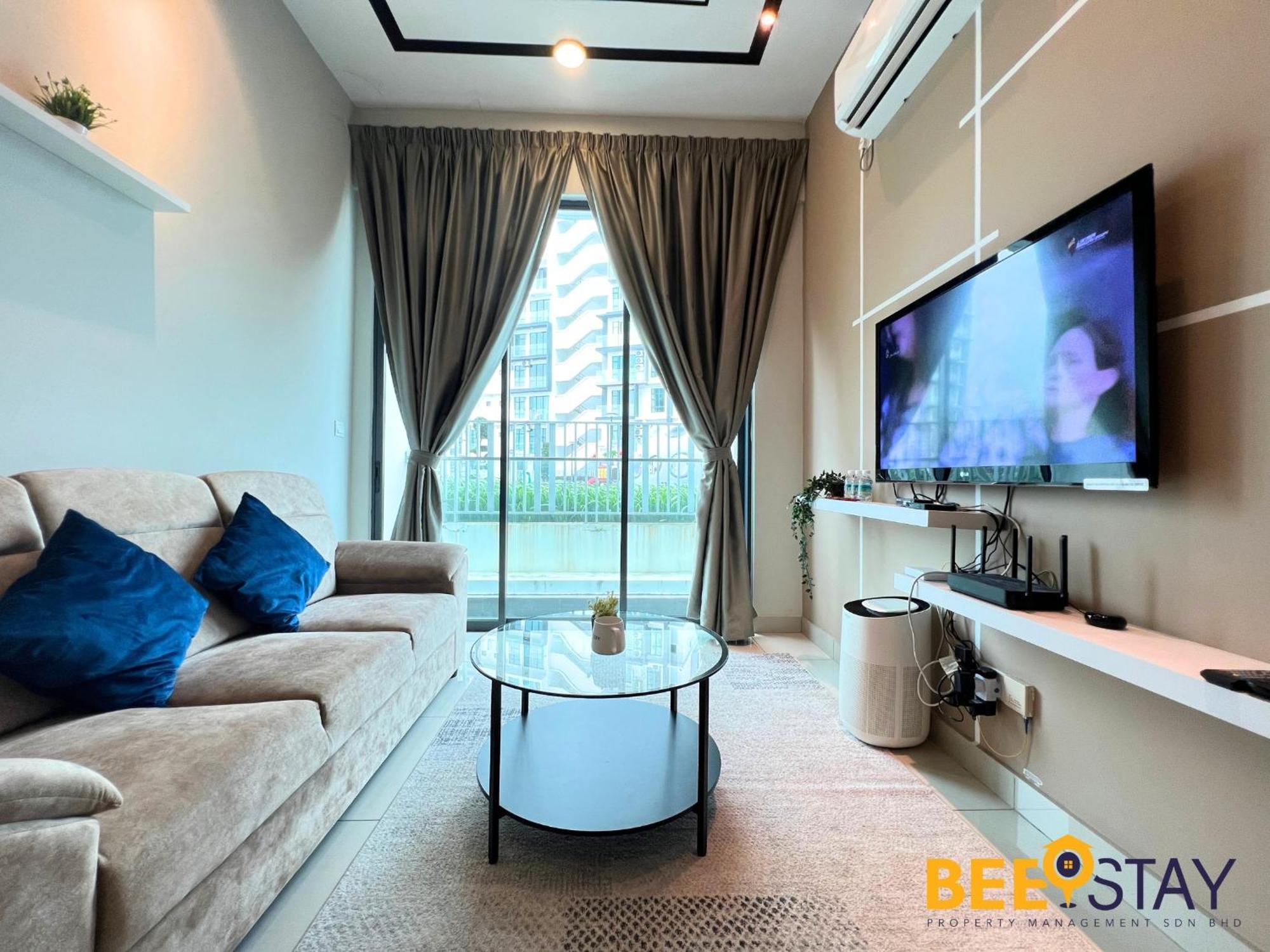 Apartment New Listing With Netflix Wifi Swimming Pool View *